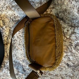 Lululemon everywhere fleece belt bag